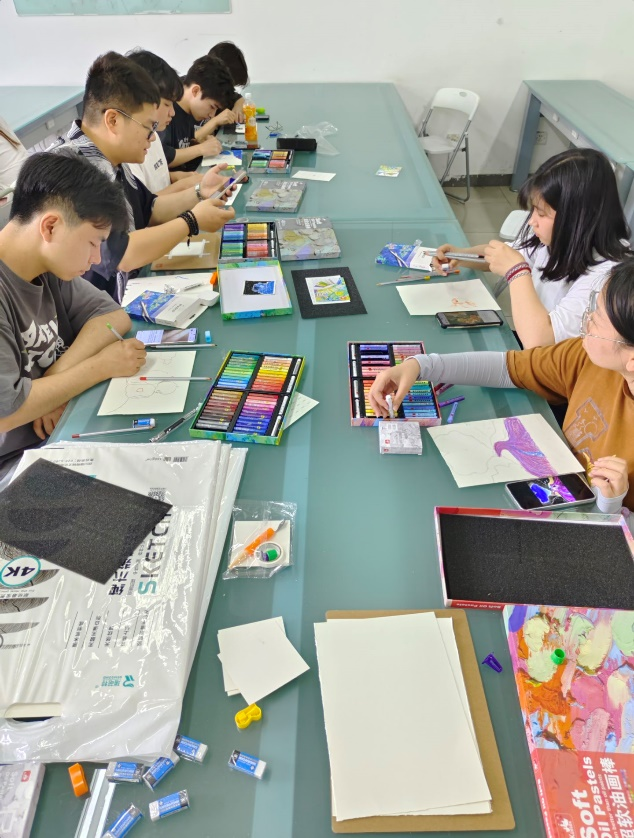 艺术与科技学院开展“艺心”绘画活动